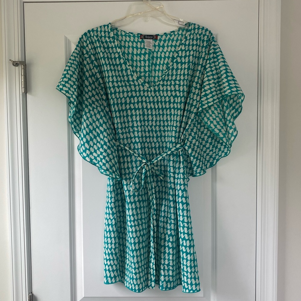 Geometrical dress with raglan sleeves